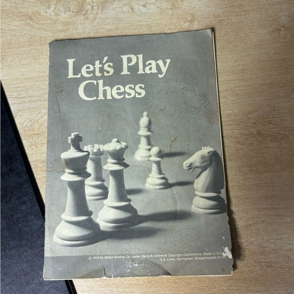 Vintage E.S. Lowe Renaissance Chessmen Set 1979 Complete w/ Board & Box No. 831 - Picture 8 of 16
